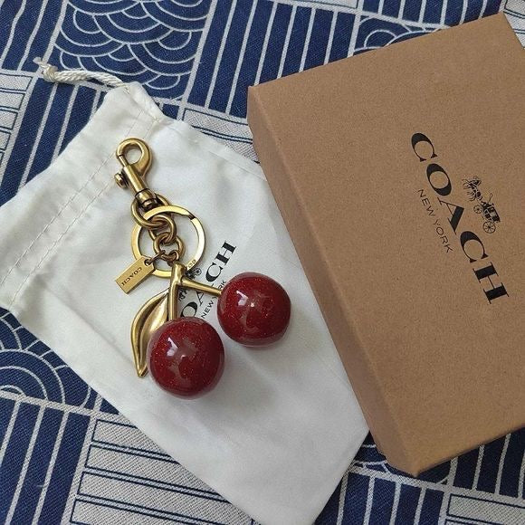 llavero de cereza